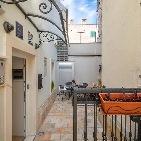 2 - Luxury With Terrace In Heart Of